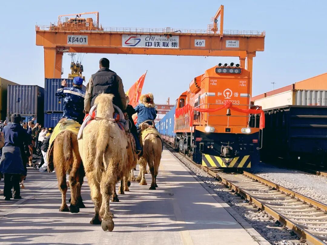 駝鈴與汽笛共鳴！鄭州上演絲路“古今同框”