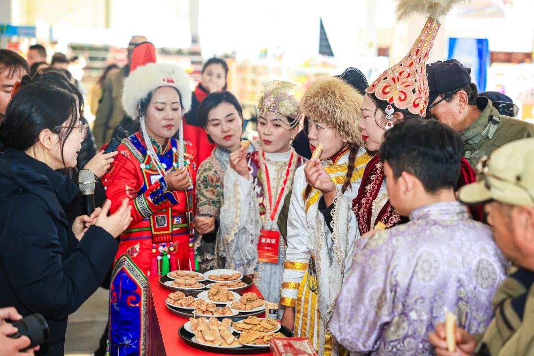 駝鈴與汽笛共鳴！鄭州上演絲路“古今同框”