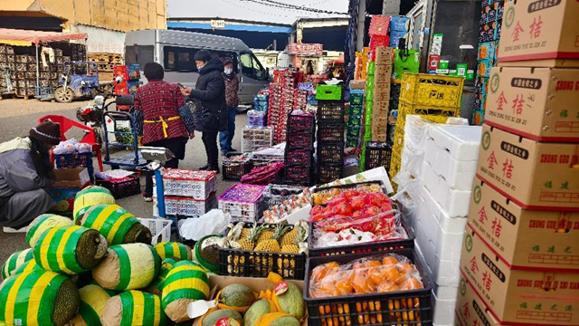 春節(jié)臨近水果市場升溫 車?yán)遄觾r格走低購銷兩旺