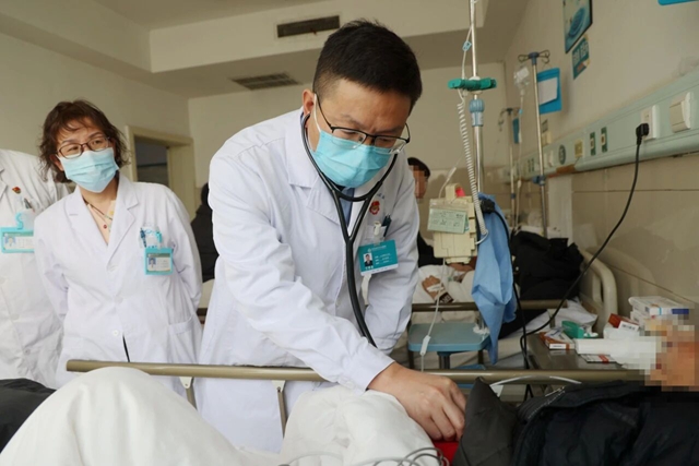 &ldquo;強基賦能 健康同行&rdquo;駐馬店市中心醫(yī)院專家團走進遂平縣人民醫(yī)院