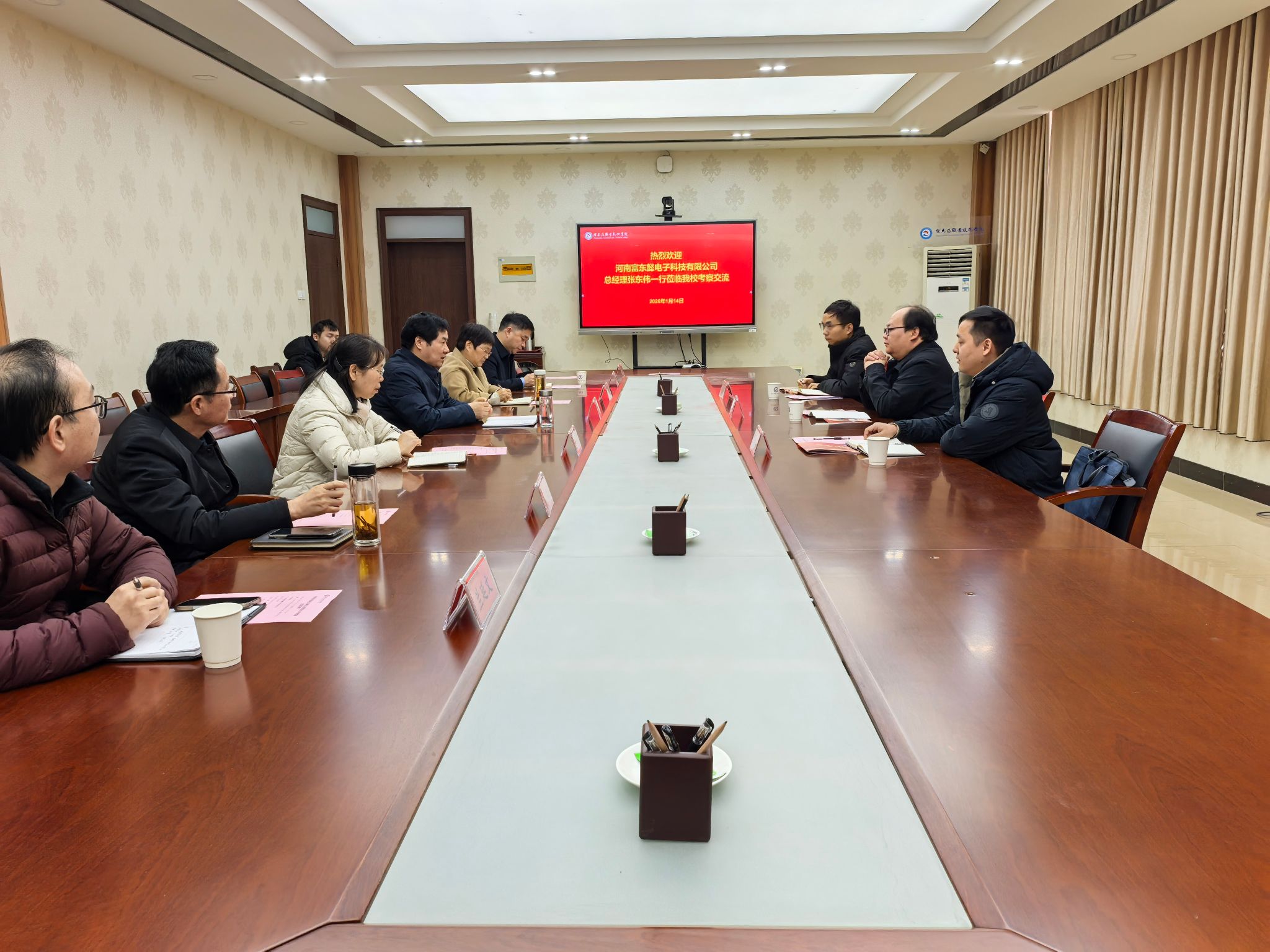 河南富東懿電子科技有限公司來駐馬店職業(yè)技術(shù)學(xué)院考察交流