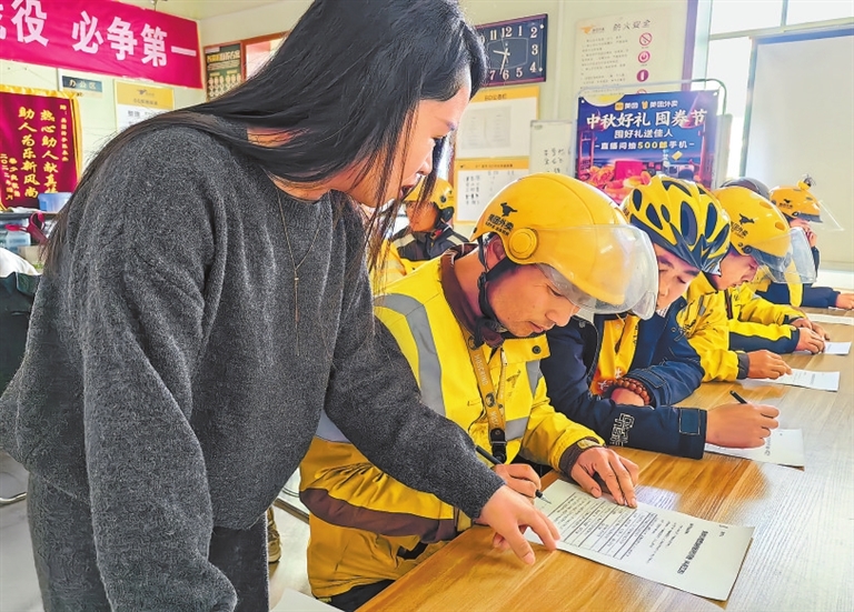 《河南省工會(huì)條例》施行一周年 護(hù)航有力 同心有愛(ài)