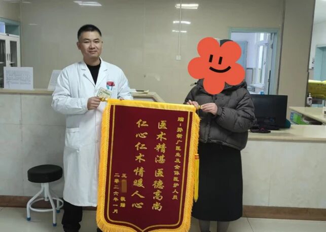 不同的錦旗 相同的心意&mdash;&mdash;駐馬店市第一人民醫(yī)院西院區(qū)急診醫(yī)學(xué)科孫新廣醫(yī)生連續(xù)獲贈(zèng)兩面錦旗