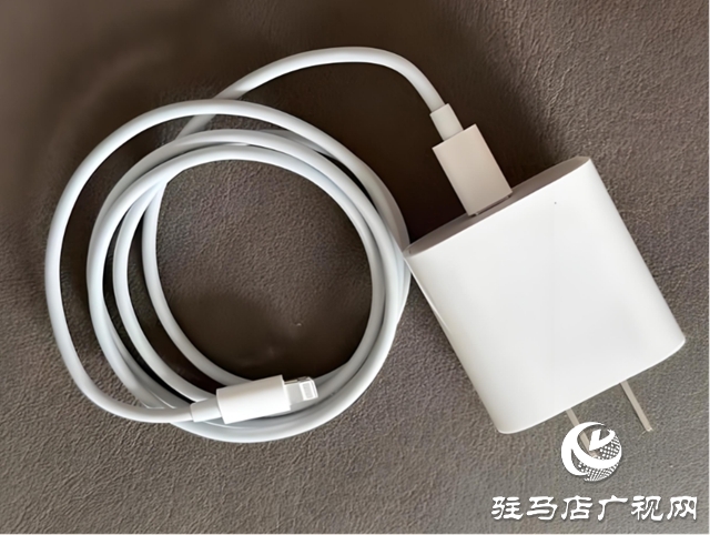 充電器徹夜待機(jī)，夜間充電別偷懶，充完即拔才安全！