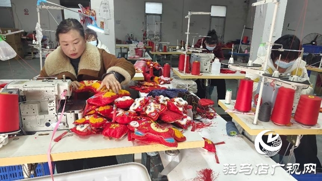 驛城區(qū)古城街道：喜慶用品生產(chǎn)帶動村民增收致富