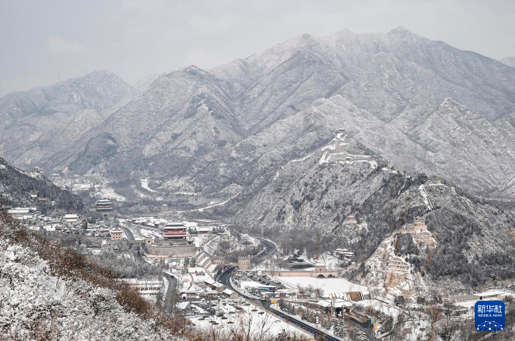 雪映居庸關(guān)