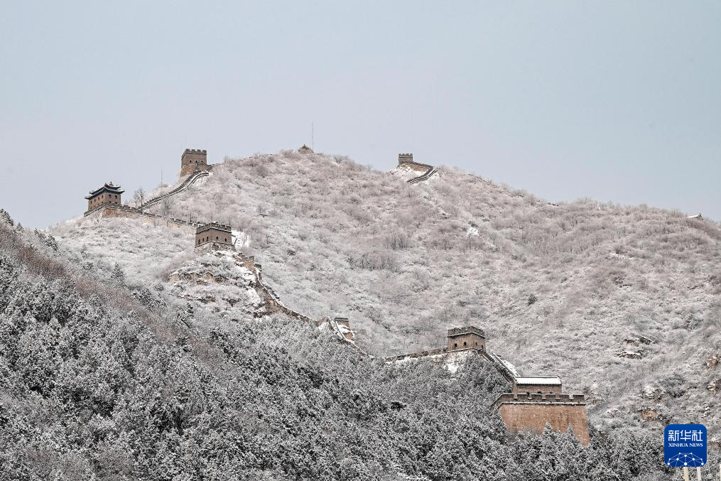 雪映居庸關(guān)