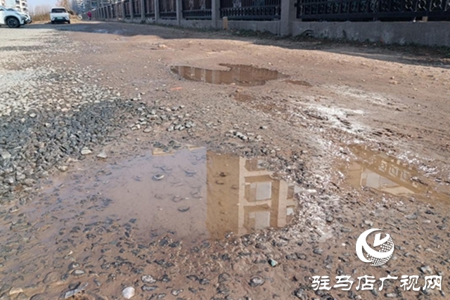 門前道路難行 居民期盼早日修復(fù)