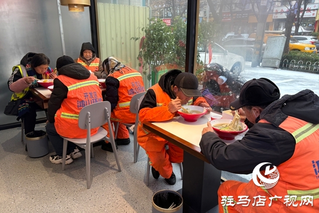 每周一免費吃面 駐馬店一面館用“一碗面的承諾”溫暖環(huán)衛(wèi)工