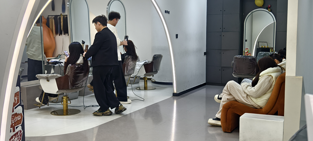 春節(jié)臨近 駐馬店美發(fā)店開啟“爆單”模式