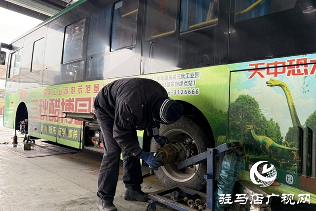以雪為令保暢通 駐馬店公交人全力護(hù)航市民安全出行
