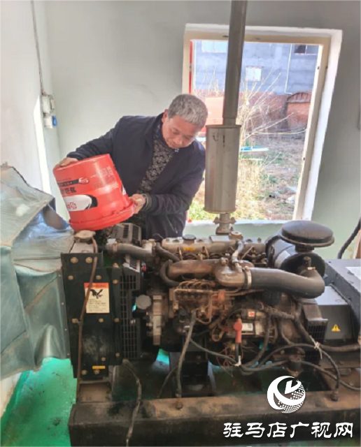 寒潮來(lái)襲早備戰(zhàn) 駐馬店聯(lián)通泌陽(yáng)分公司開(kāi)展油機(jī)預(yù)檢