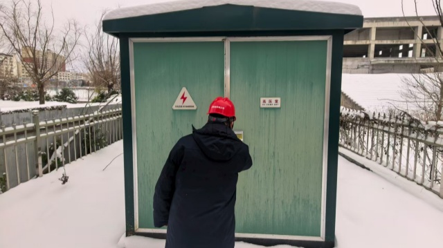 國(guó)網(wǎng)泌陽縣供電公司：頂風(fēng)冒雪保供電 筑牢民生“溫暖線”