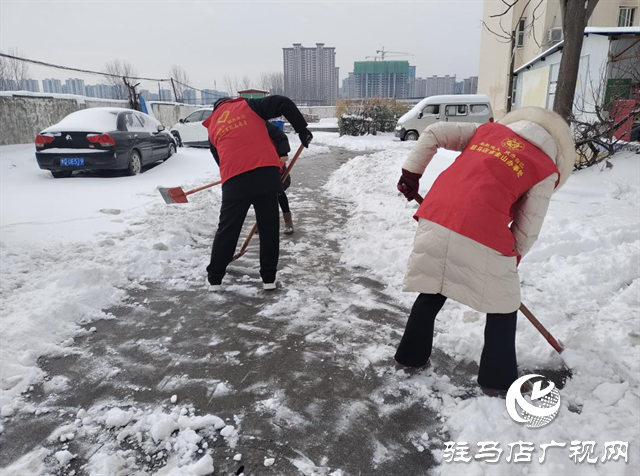  賈莊居委會(huì)冬日暖人心，除雪保暢通志愿者活動(dòng)