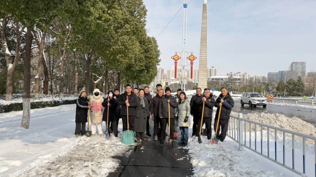 以雪為令，志愿先行！駐馬店市文化廣電和旅游系統(tǒng)全力開(kāi)展鏟冰除雪志愿服務(wù)