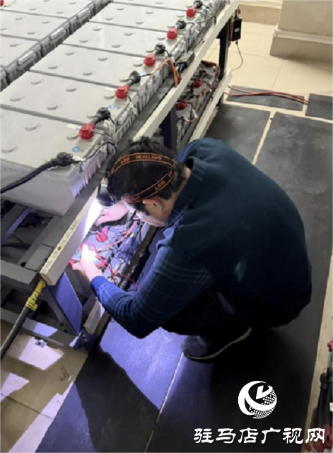 駐馬店聯(lián)通網(wǎng)絡運營中心對市區(qū)電力機房蓄電池進行放電測試
