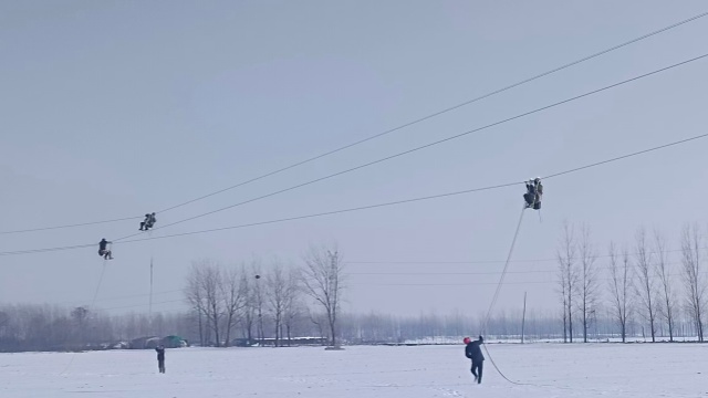  國網(wǎng)上蔡縣供電公司：加裝防舞動(dòng)裝置 筑牢電網(wǎng)安全防線