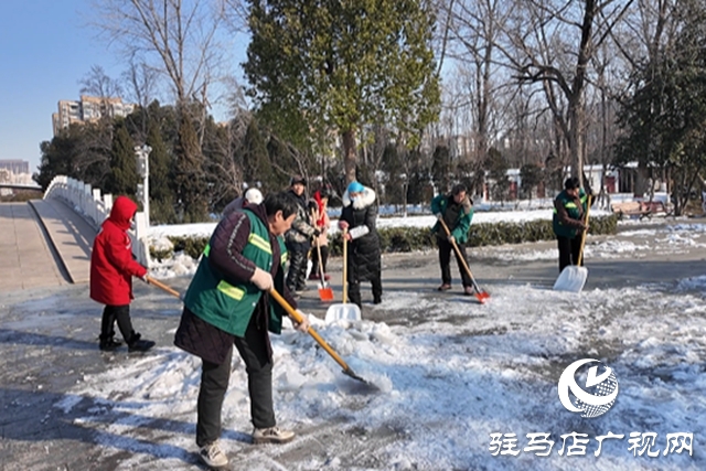 雪后置地公園:銀裝素裹映笑語