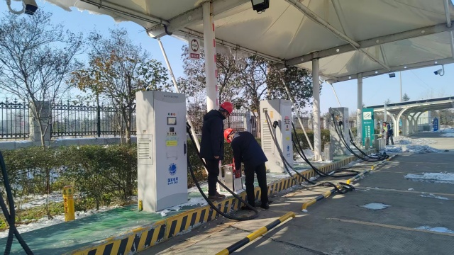 國網(wǎng)泌陽縣供電公司:充電設(shè)施“大體檢” 春節(jié)出行“滿格電”