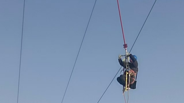  國(guó)網(wǎng)上蔡縣供電公司：加裝防舞動(dòng)裝置 筑牢電網(wǎng)安全防線