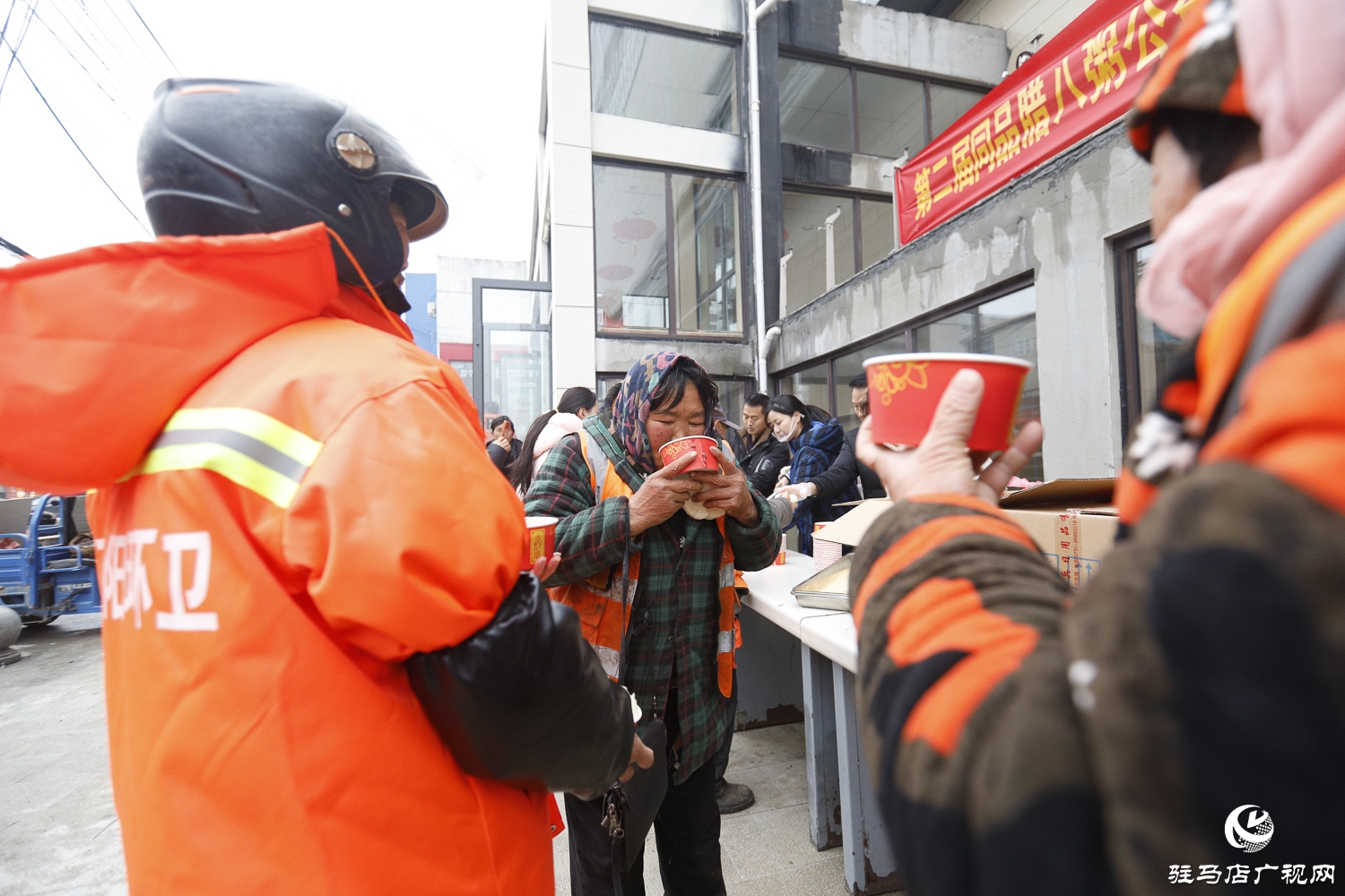 正陽(yáng)縣:粥香傳溫情 愛心潤(rùn)寒冬