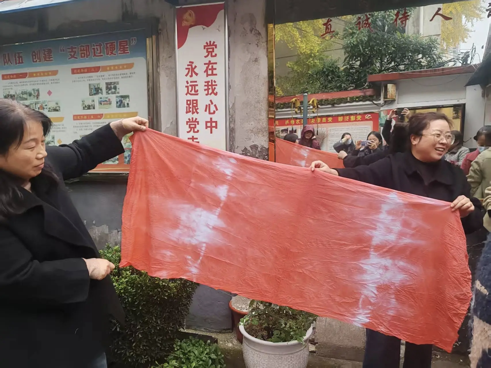 非遺煥新&ldquo;冬染&middot;圍巾&rdquo;手作活動(dòng)解鎖冬日非遺浪漫