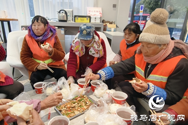 臘八粥暖“橙”心 政企攜手慰問(wèn)環(huán)衛(wèi)工人