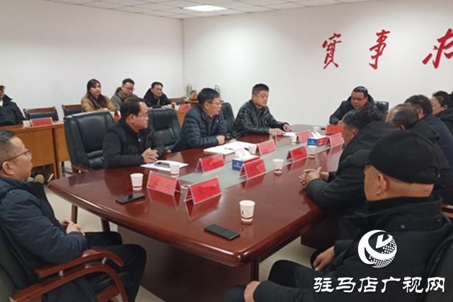 媒體助鄉(xiāng)興 錦旗傳深情