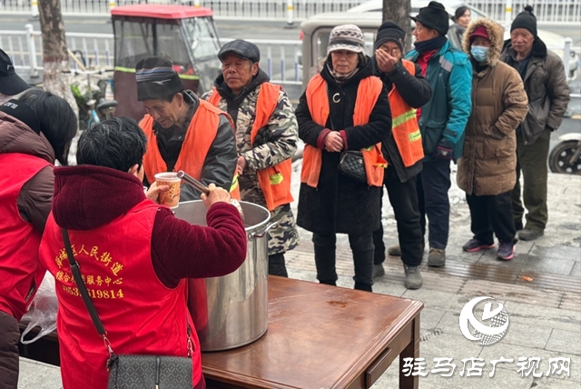 驛城區(qū)人民街道：臘八粥香暖人心 愛心服務(wù)傳溫情