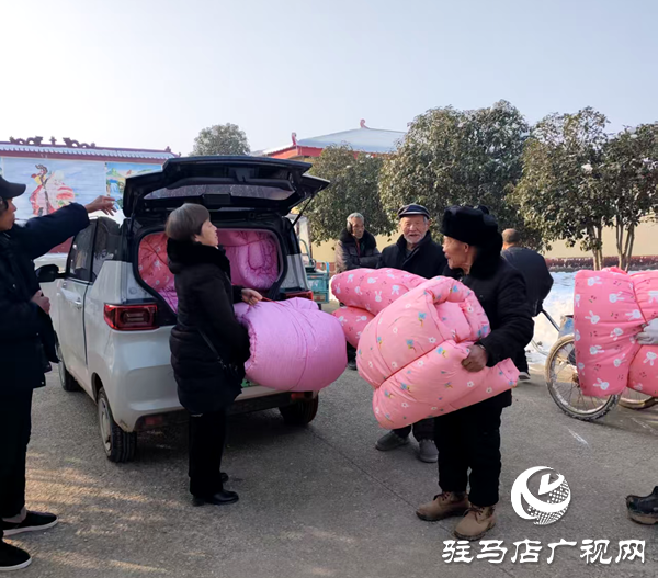 平輿縣廟灣鎮(zhèn):發(fā)放“暖冬禮包”讓老人溫暖過冬