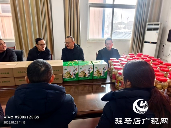 愛心捐贈(zèng)暖校園 網(wǎng)紅助力職教興&mdash;&mdash;平輿知名網(wǎng)紅小觀向縣中等職業(yè)學(xué)校捐贈(zèng)物資傳遞關(guān)懷