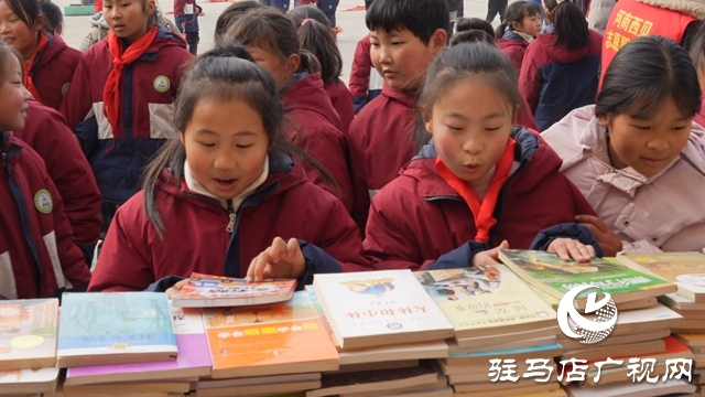 “溫暖有我 德耀泌陽”系列活動走進(jìn)郭集鎮(zhèn)兩所小學(xué)