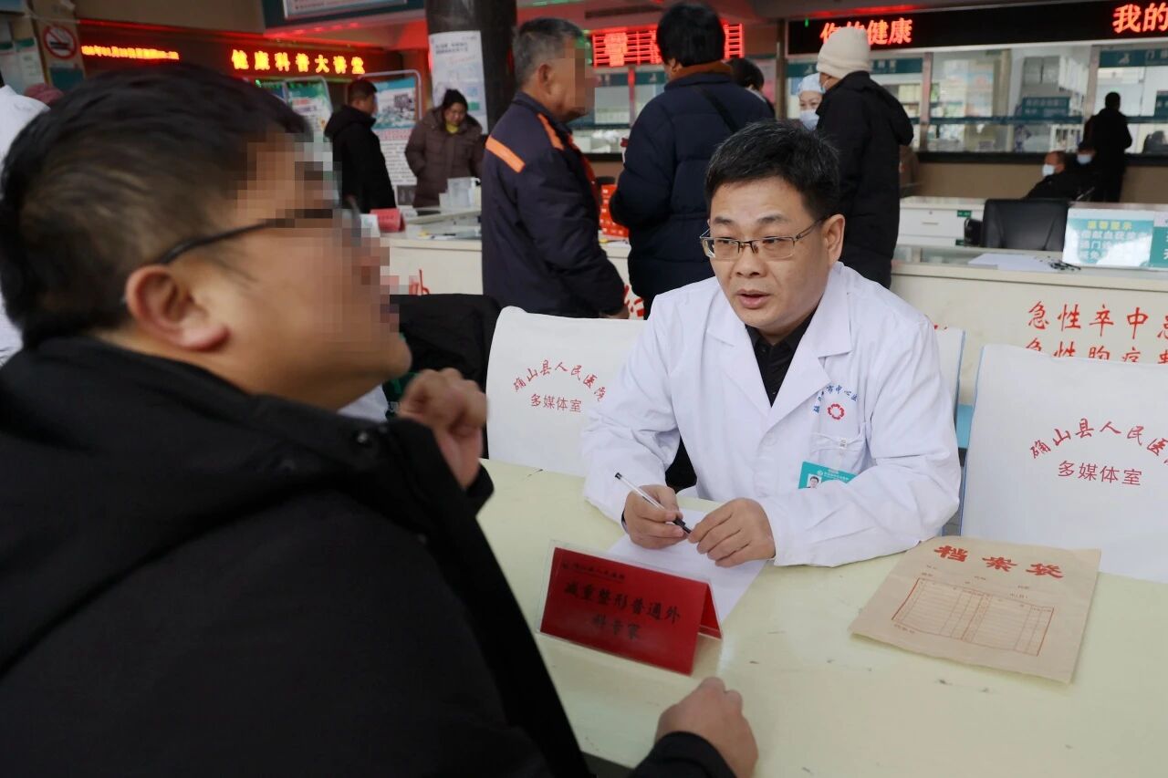 &ldquo;強(qiáng)基賦能 健康同行&rdquo; 駐馬店市中心醫(yī)院專家團(tuán)走進(jìn)確山縣人民醫(yī)院