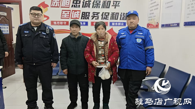 天中救援隊(duì)隊(duì)員與民警合力救助就醫(yī)走失女子