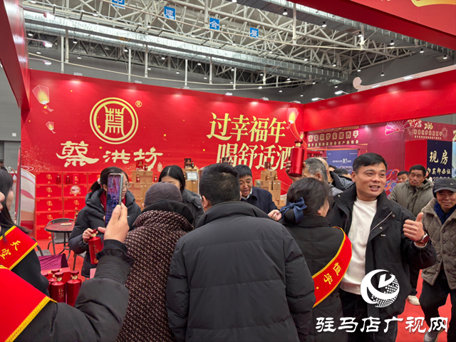 天中年貨節(jié)人氣旺 特色年貨受市民熱捧