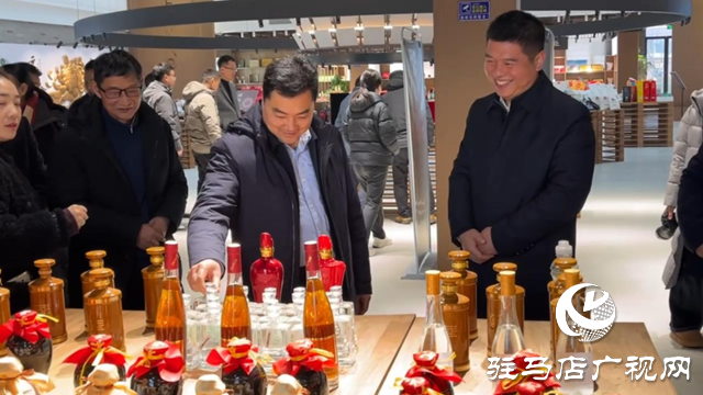 黃淮學(xué)院校企合作基地在上蔡縣舉行揭牌儀式