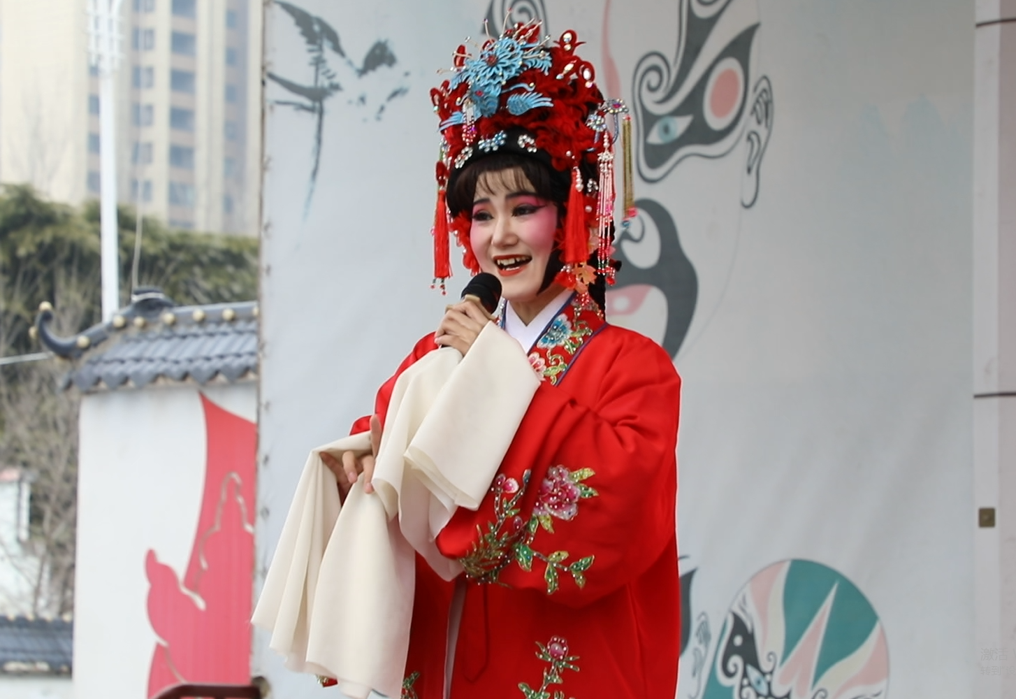 “百花迎新樂中原”2026河南文藝界惠民演出走進(jìn)駐馬店