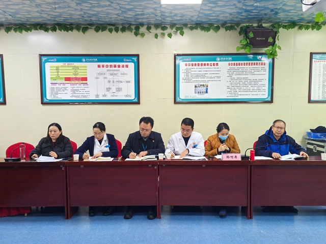 邁向新征程 蓄力新發(fā)展——駐馬店市中醫(yī)院召開臨床醫(yī)技科室2025年工作總結(jié)暨2026年工作謀劃會(huì)