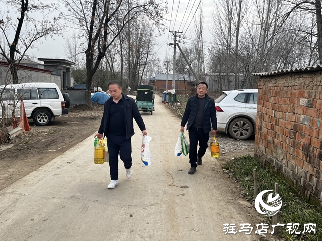 平輿縣射橋鎮(zhèn)東關(guān)社區(qū)：捐燈盞暖歸途 獻(xiàn)愛心潤?quán)l(xiāng)鄰