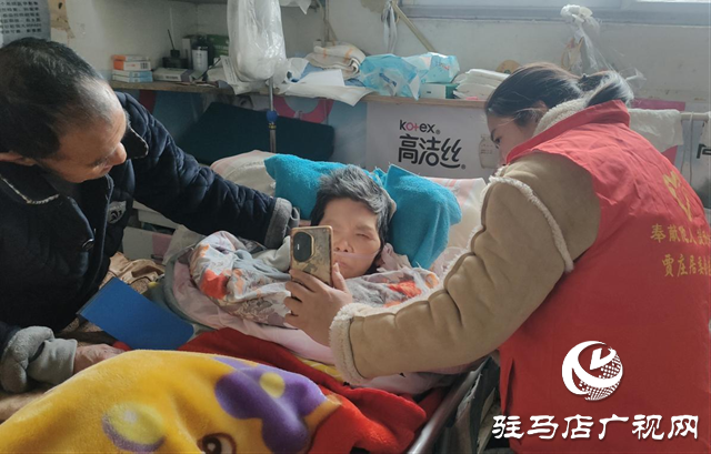  賈莊居委會(huì)養(yǎng)老認(rèn)證送上門 暖心服務(wù)送到家