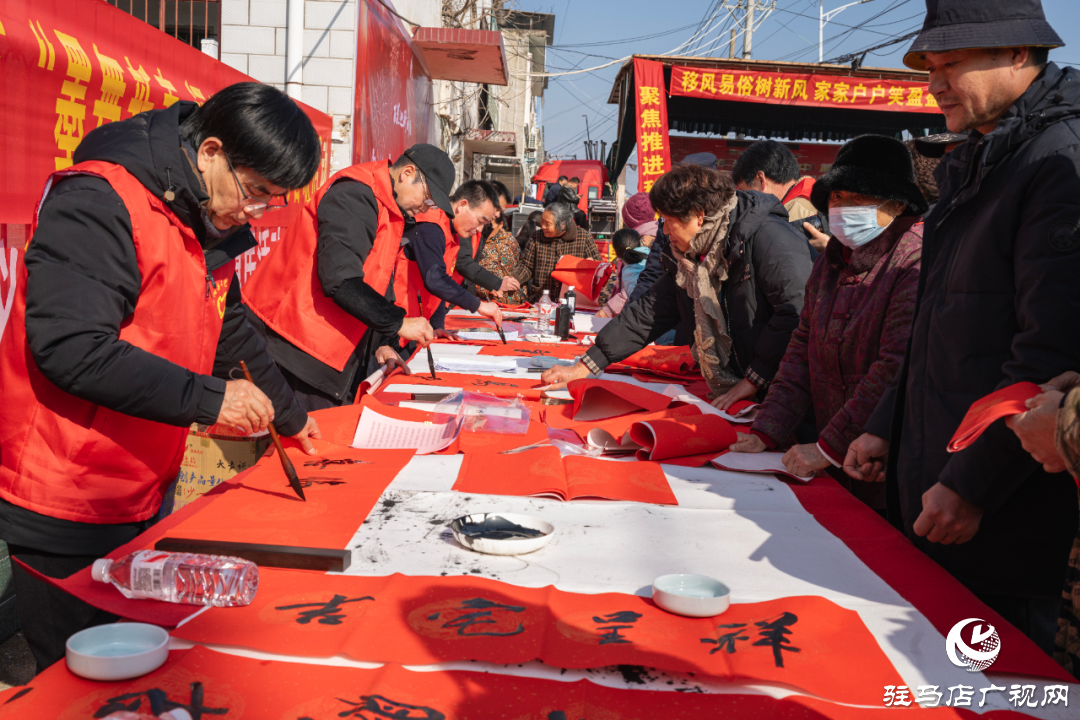 正陽(yáng)縣文藝界開展迎新春文藝志愿服務(wù)進(jìn)鄉(xiāng)村活動(dòng)