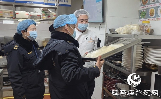 驛城區(qū):整治網(wǎng)紅外賣(mài)后廚 筑牢新春舌尖安全防線(xiàn)
