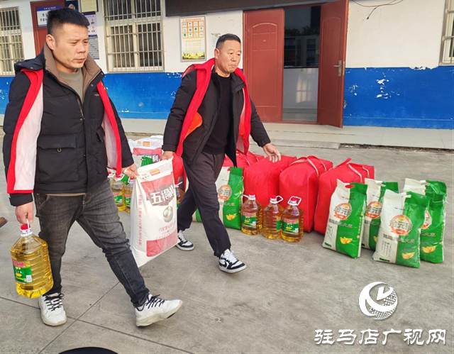 駐馬店經(jīng)濟開發(fā)區(qū)賈莊居委會開展春節(jié)慰問活動