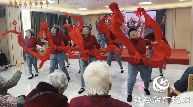歌聲舞姿送祝福 敬老院里春意濃