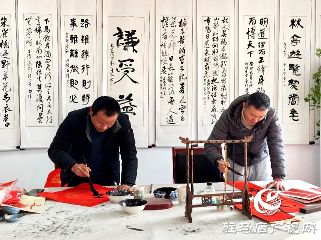確山縣普會寺鎮(zhèn):駿馬奔騰迎新春 丹青妙筆送吉祥