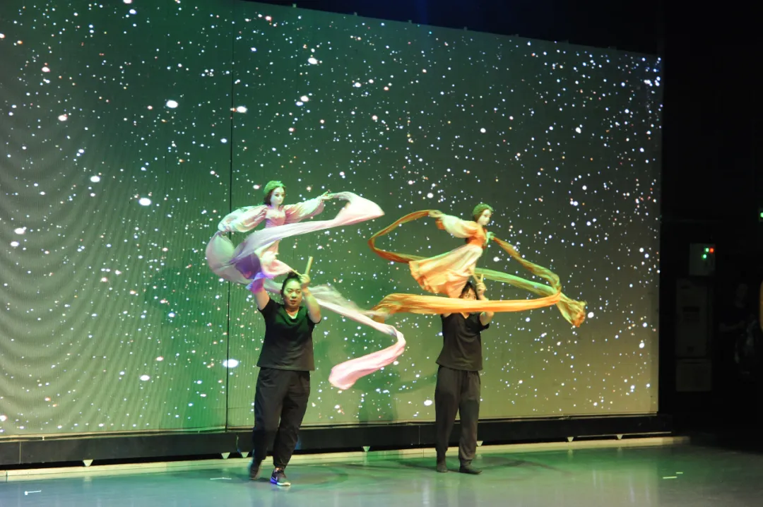 40+展位、雙線直播、沉浸展演……這場新春非遺市集，帶你尋味地道中國年！