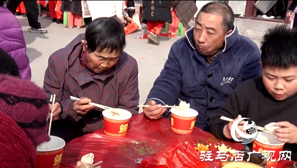 遂平縣趙莊村：孝善餃子宴 喜迎幸福年