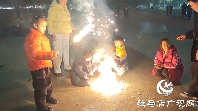 駐馬店：寒假親子時光添暖意 公共場所“陪伴熱”升溫