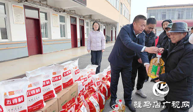 物資送關(guān)懷 戲曲暖人心