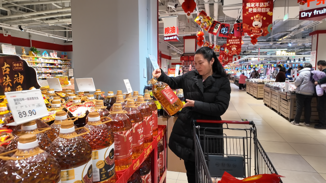 我市春節(jié)市場(chǎng)供應(yīng)貨豐價(jià)穩(wěn) 激活新春消費(fèi)新活力